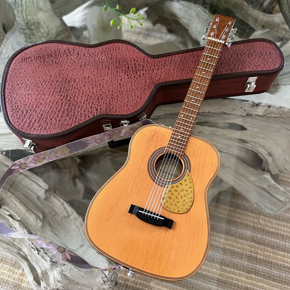 AMERICAN GIRL RETIRED DOLL GUITAR